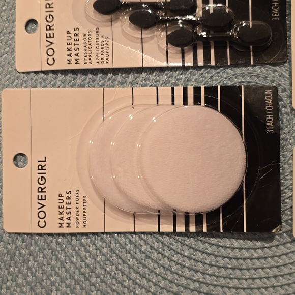 COVERGIRL BRAND WOMEN'S MAKEUP POWDER PUFFS AND EYESHADOW APPLICATORS BUNDLE - Picture 2 of 9